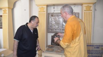 محافظ أسيوط يتفقد المعرض الدائم للحرف اليدوية والتراثية