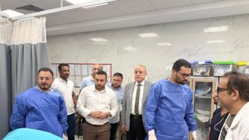 محافظ الأقصر يتفقد المصابين في حادث الطريق الصحراوي الغربي ويوجه بصرف إعانات عاجلة.. شاهد محافظ الأقصر يتفقد المصابين في حادث الطريق الصحراوي الغربي ويوجه بصرف إعانات عاجلة.. شاهد