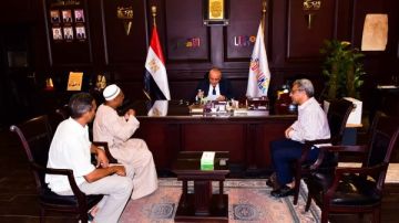 محافظ الأقصر يستجيب لمطالب أهالي الزناقطة ويوجه بسرعة تنفيذ طريق محافظ الأقصر يستجيب لمطالب أهالي الزناقطة ويوجه بسرعة تنفيذ طريق
