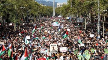 إسبانيا: عشرات الآلاف يتظاهرون في برشلونة رفضا للاحتلال والإبادة في غزة صور