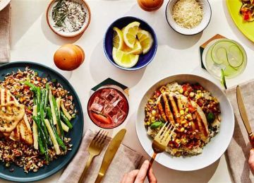 احترس من أمراض القلب والنوبات الدماغية.. 4 أضرار عند تناول وجبة العشاء بعد الساعة الـ8 مساء