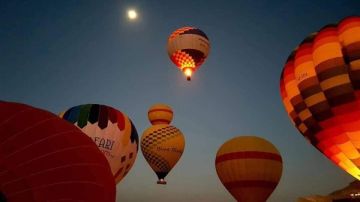 الأقصر من السماء.. 51 بالونا تحمل 1100 سائح تزين السماء فوق معابد الملوك