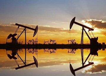 انخفاض سعر برنت مع تصاعد التوترات التجارية وضغوط العرض