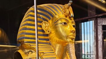 قناع توت عنخ آمون ينير أضواء المتحف المصري الكبير .. ماقصتة قناع توت عنخ آمون ينير أضواء المتحف المصري الكبير .. ماقصتة