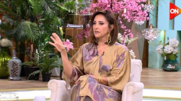 مصورين عايزين ريتش.. حنان مطاوع عن تصويرها مع ابنتها في مول: مش عايزة أسرق طفولتها مصورين عايزين ريتش.. حنان مطاوع عن تصويرها مع ابنتها في مول: مش عايزة أسرق طفولتها