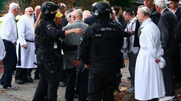 الرعب يضرب بريطانيا.. مقـ.ـتل وإصابة 5 أشخاص في هجوم أمام كنيس يهودي بمانشستر