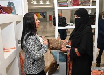 مايا مرسي تتفقد جناح التضامن في ديارنا بمطار شرم الشيخ الدولي