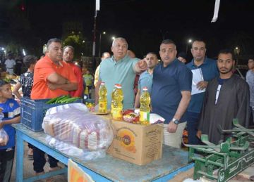 محافظ الوادي الجديد يتفقد عددا من أسواق مدينة الخارجة