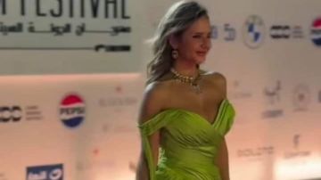 نيلي كريم مميزة في مهرجان الجونة السينمائي.. شاهد إطلالتها