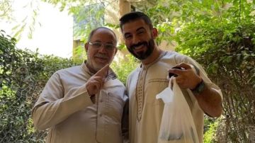 بلوجر شهير يتهم طبيبا بالتسبب في وفاة والده: فتح ظهره داخل مركز توليد بلوجر شهير يتهم طبيبا بالتسبب في وفاة والده: فتح ظهره داخل مركز توليد