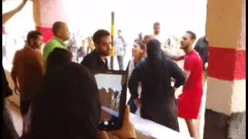 ضربوا مدرس في المنيب بالشبشب.. المتهمون يواجهون هذه العقوبة