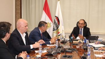 وزير قطاع الأعماع العام: نستهدف تحويل مصر إلى مركز إقليمي لصناعة الغزل والنسيج وزير قطاع الأعماع العام: نستهدف تحويل مصر إلى مركز إقليمي لصناعة الغزل والنسيج