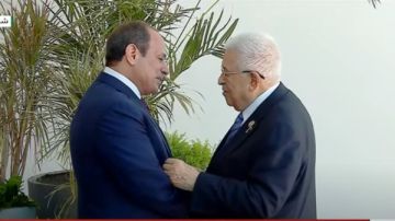 الرئيس السيسي يستقبل نظيره الفلسطيني بمقر قمة شرم الشيخ للسلام الرئيس السيسي يستقبل نظيره الفلسطيني بمقر قمة شرم الشيخ للسلام