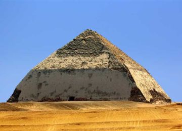 الصحة تكشف تفاصيل عملية إنقاذ استثنائية لسائحة إسبانية داخل هرم سنفرو  الصحة تكشف تفاصيل عملية إنقاذ استثنائية لسائحة إسبانية داخل هرم سنفرو