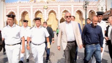 عقب ختام المولد..محافظ الغربية يتابع أعمال النظافة ورفع الإشغالات بمحيط المسجد الأحمدي عقب ختام المولد..محافظ الغربية يتابع أعمال النظافة ورفع الإشغالات بمحيط المسجد الأحمدي