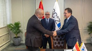 اقتصادية قناة السويس توقع عقد مشروع للتصنيع الطبي باستثمارات 4.5 مليون دولار اقتصادية قناة السويس توقع عقد مشروع للتصنيع الطبي باستثمارات 4.5 مليون دولار