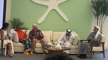 بكاء يسرا وحسين فهمي تأثرا بفيديو عن المساعدات الإنسانية