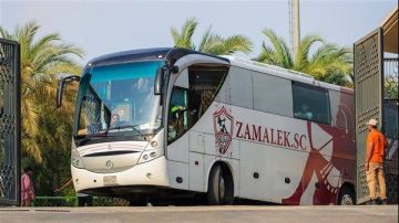 حافلة الزمالك تصل إلى إستاد القاهرة استعدادا لمواجهة البنك الأهلي حافلة الزمالك تصل إلى إستاد القاهرة استعدادا لمواجهة البنك الأهلي
