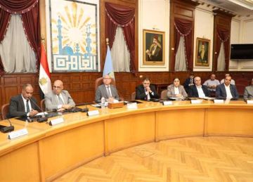 محافظ القاهرة يوجه رؤساء الأحياء بتكثيف الحملات للتأكد من الالتزام بالأسعار المعلنة محافظ القاهرة يوجه رؤساء الأحياء بتكثيف الحملات للتأكد من الالتزام بالأسعار المعلنة