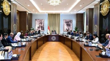 مدبولي: نحرص على ضمان رصيد مطمئن من السلع الاستراتيجية وضخ الكميات اللازمة في الأسواق مدبولي: نحرص على ضمان رصيد مطمئن من السلع الاستراتيجية وضخ الكميات اللازمة في الأسواق