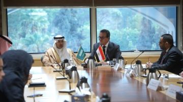 معايير الحج وتوطين صناعة الدواء..وزير الصحة يبحث مع نظيره السعودي عددا من الملفات معايير الحج وتوطين صناعة الدواء..وزير الصحة يبحث مع نظيره السعودي عددا من الملفات