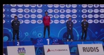 وزير الشباب والرياضة يهنئ البطل محمد حسن بذهبية العالم في المصارعة وزير الشباب والرياضة يهنئ البطل محمد حسن بذهبية العالم في المصارعة