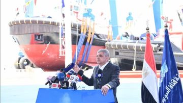 أسامة ربيع: قناة السويس قادرة على تحقيق أرباح تصل لـ 8 مليارات دولار خلال 2026 أسامة ربيع: قناة السويس قادرة على تحقيق أرباح تصل لـ 8 مليارات دولار خلال 2026