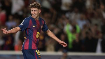 برشلونة يتقدم على أولمبياكوس بثنائية لوبيز في الشوط الأول برشلونة يتقدم على أولمبياكوس بثنائية لوبيز في الشوط الأول