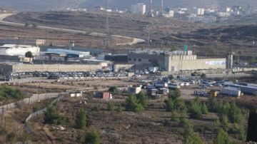 تعزيزات عسكرية أمام سجن عوفر استعدادا لإطلاق سراح الأسرى الفلسطينيين