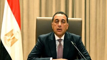 رئيس الوزراء يفتتح عددا من المشروعات في محافظة السويس رئيس الوزراء يفتتح عددا من المشروعات في محافظة السويس