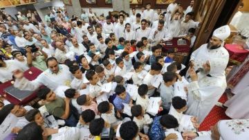 رسامة 153 شماسا بكنيسة مارمينا والبابا كيرلس بأسوان على يد الأنبا بيشوي صور رسامة 153 شماسا بكنيسة مارمينا والبابا كيرلس بأسوان على يد الأنبا بيشوي صور