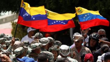 فنزويلا تتهم الولايات المتحدة بانتهاك سيادتها بعد تحليق مقاتلات أمريكية قرب سواحلها