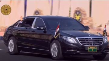 قبل انطلاق حفل التخرج.. الرئيس السيسي يحيي الحضور بأكاديمية الشرطة