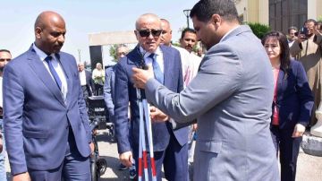 محافظ الأقصر يدشن مبادرة توزيع كراسي متحركة وأطراف صناعية لذوي الهمم