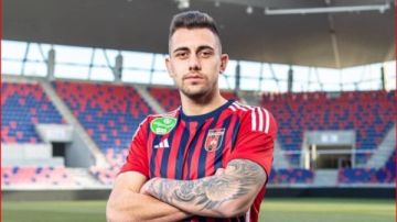 هشام حنفي يثير الجدل بشأن طرد جراديشار في مباراة إيجل نوار هشام حنفي يثير الجدل بشأن طرد جراديشار في مباراة إيجل نوار