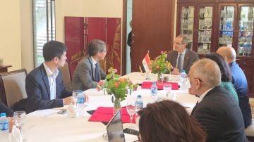 وزير الاتصالات يبحث مع شركات عالمية الاستثمار فى مجالات الاتصالات والتحول الرقمى وزير الاتصالات يبحث مع شركات عالمية الاستثمار فى مجالات الاتصالات والتحول الرقمى