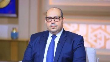 ياسر إدريس يمنح رئيس الاتحاد الدولي للهوكي القلادة الأولمبية ويتفقان على إنشاء ملعب عالمي ياسر إدريس يمنح رئيس الاتحاد الدولي للهوكي القلادة الأولمبية ويتفقان على إنشاء ملعب عالمي