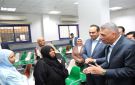 ضمن منظومة التأمين الصحي الشامل.. محافظ أسوان ورئيس الرعاية الصحية يتفقدان مركز الأورام - eg