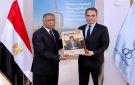 رئيس الهيئة الوطنية للإعلام يتسلم المجلد الوثائقي بأرشيفه الصحفي - eg