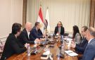 وزير قطاع الأعمال يستقبل رئيس اروجلو العالمية لبحث الاستثمار وإدارة وتشغيل مصانع غزل ونسيج جديدة - eg