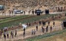 مستوطنون يضرمون النار في مركبات فلسطينية وسط الضفة الغربية المحتلة - eg