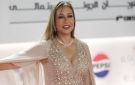 90 صورة من السجادة الحمراء لعرض فيلم ولنا في الخيال حب بمهرجان الجونة - eg