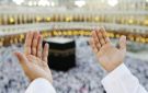 اقترض للحج والعمرة ولم يسدد ولم يزر قبر النبي .. فهل تقبل أم لا؟ - eg