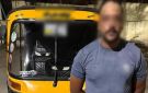 القبض على سائق توك توك صدم سيارة مواطن وتعدى عليه بعصا خشبية - eg