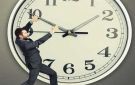 قبل موعد تطبيق التوقيت الشتوي 2025.. دليل شامل للتأقلم والوقاية من الاكتئاب - eg