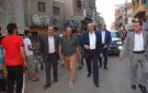 محافظ الغربية يجوب طنطا سيرا على الأقدام لمتابعة أعمال النظافة ورفع الإشغالات.. صور - eg