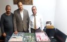 إحباط محاولة تهريب هواتف محمولة ومستحضرات تجميل بمطار الإسكندرية - eg