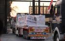 شريان حياة.. شاحنات المساعدات تشق طريقها من مصر إلى غزة