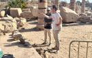 مدير آثار الأقصر يتفقد أعمال الحفائر والترميم بمعبد الكرنك ضمن مشروع التعاون المصري الفرنسي - eg