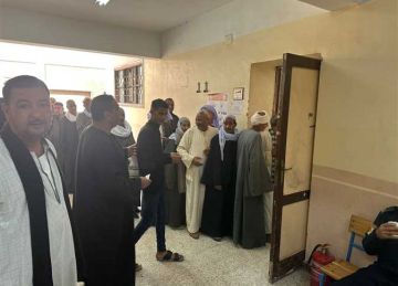 إقبال متزايد على التصويت بالفترة المسائية بـ انتخابات مجلس النواب 2025 بالمنيا